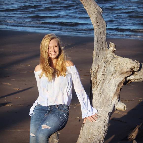 Meet your Posher, Emily - Picture 1 of 1